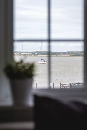 Interior - Family -friendly, waterside cottage on Bawdsey Quay, sleeping 6 guests accross 3 bedrooms (Bawdsey)