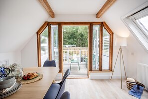 Dining - Family -friendly, waterside cottage on Bawdsey Quay, sleeping 6 guests accross 3 bedrooms (Bawdsey)