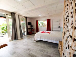 Iron/ironing board, free WiFi, bed sheets