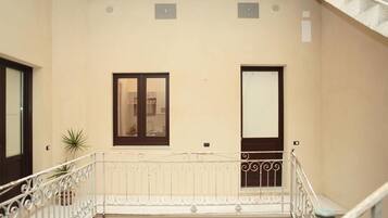 Interni