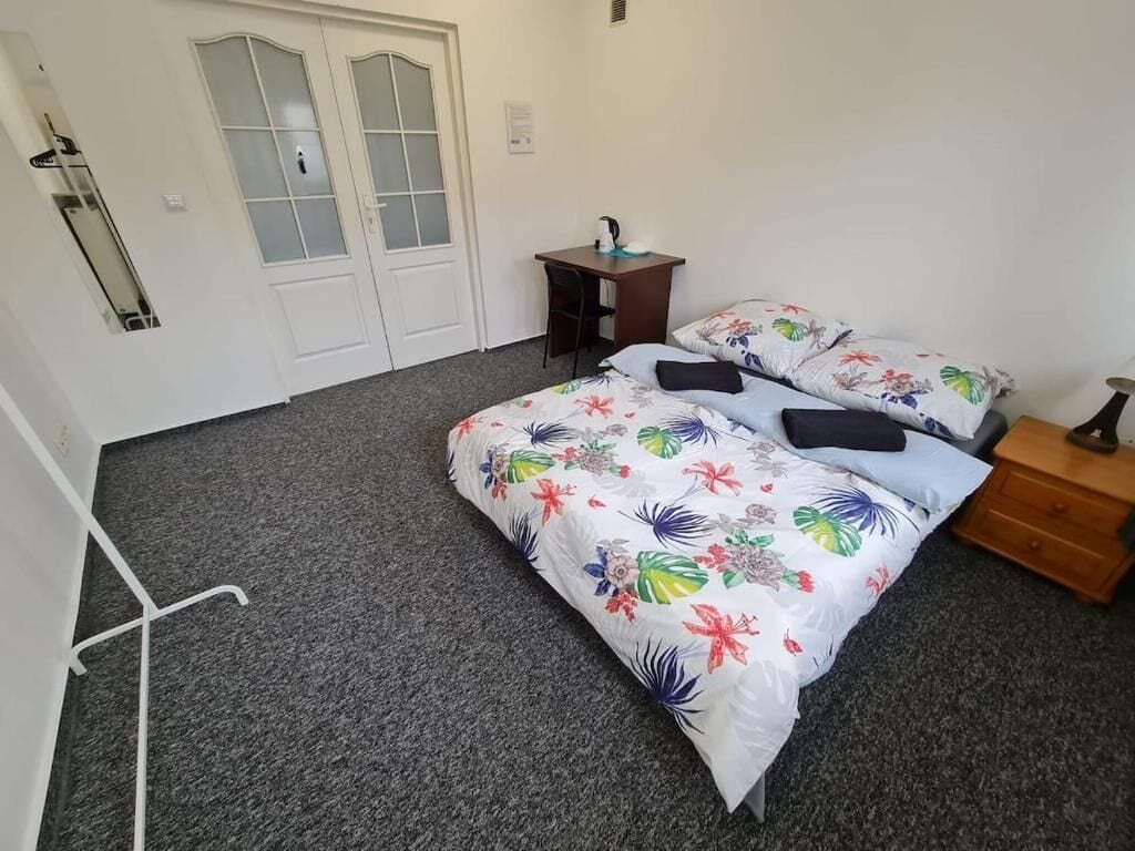 经典客房, 1 张双人床 | 办公桌、熨斗/熨衣板、免费 WiFi