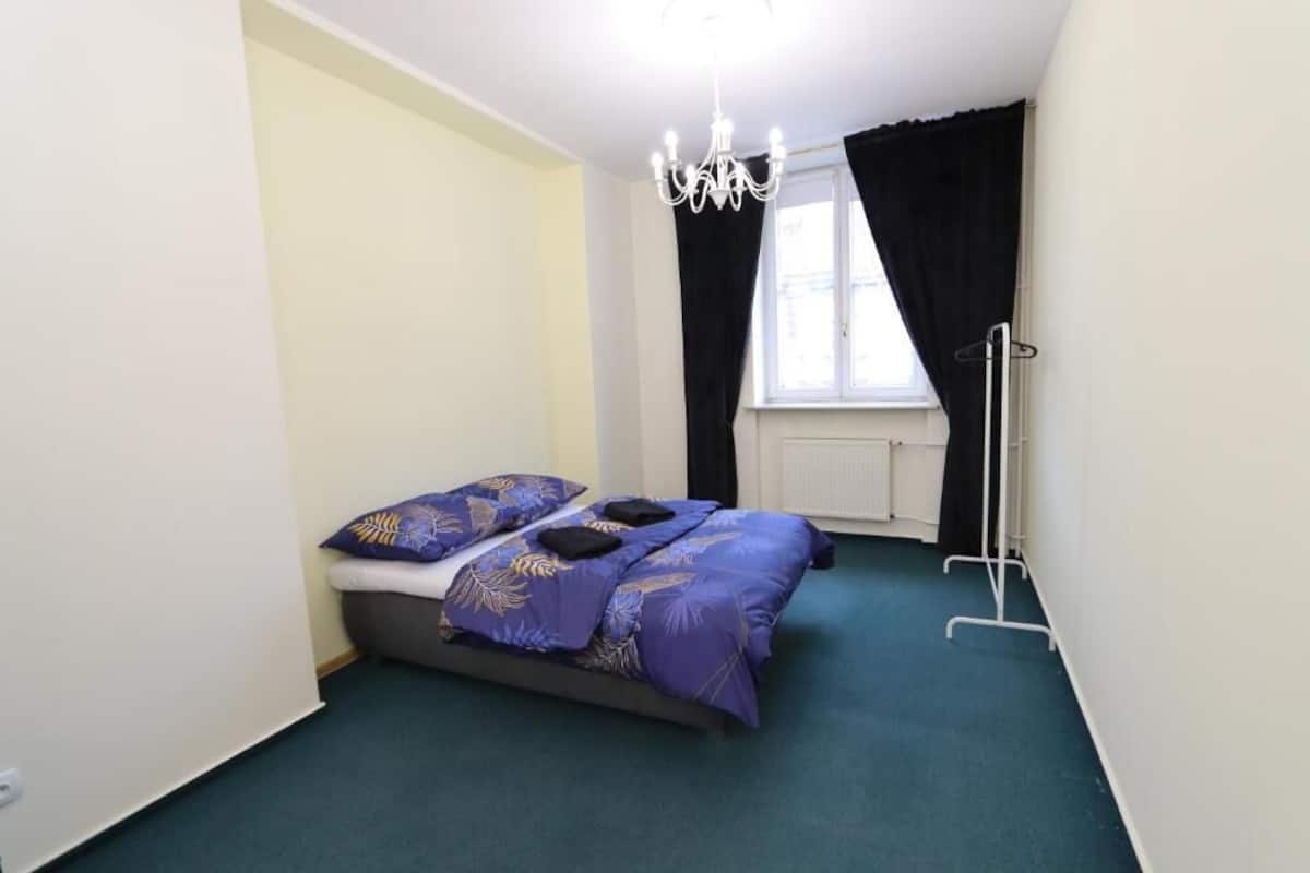 Habitación clásica, 1 cama doble | Escritorio, tabla de planchar con plancha, wifi gratis