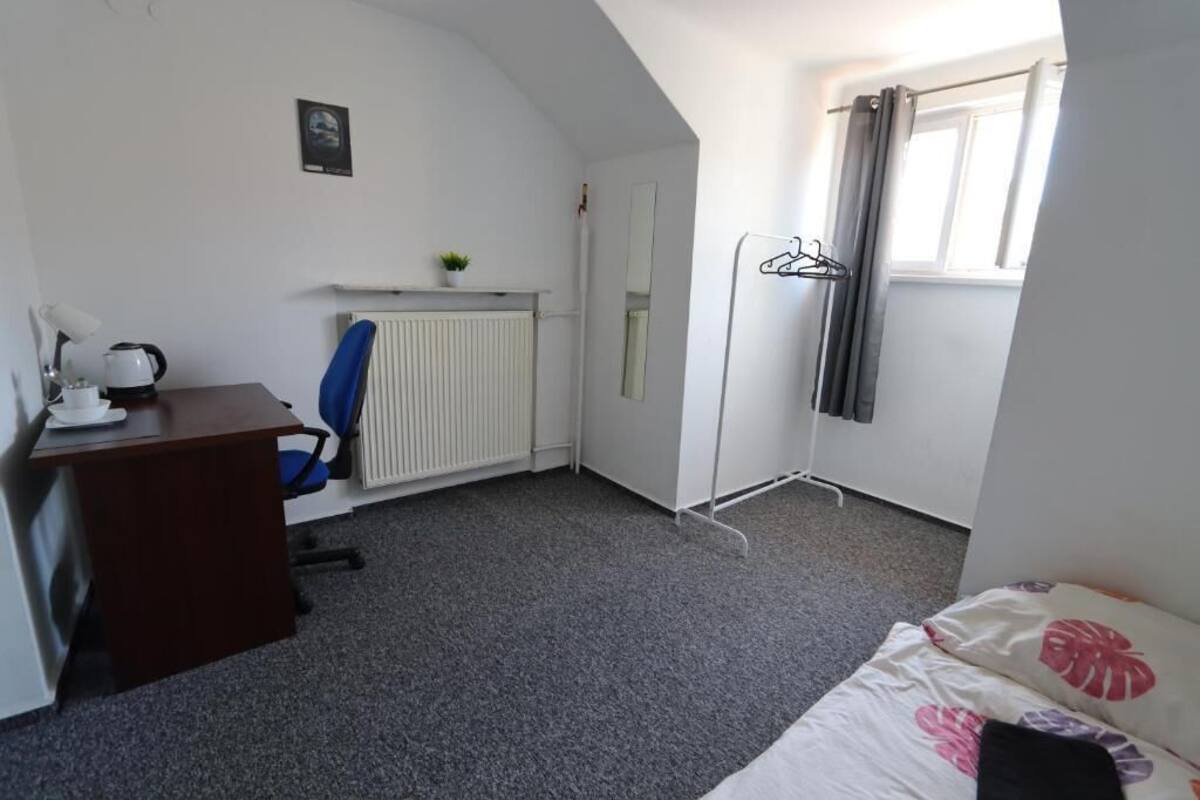 Classic Room, 1 Twin Bed | Desk, soundproofing, iron/ironing board, WiFi (free)