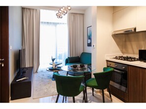 Departamento Deluxe, 1 habitación, para no fumadores | Cocina privada | Refrigerador, microondas, horno y parrilla de estufa 
