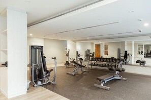 Gym - Luxurious 1BR - Pool & Gym Access (Dubai)