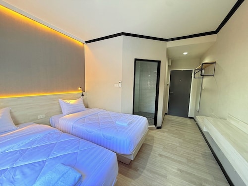 Luck Hotel Huai Khwang MRT Ratchada
