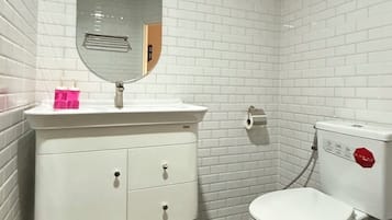 Shower, towels, soap, shampoo