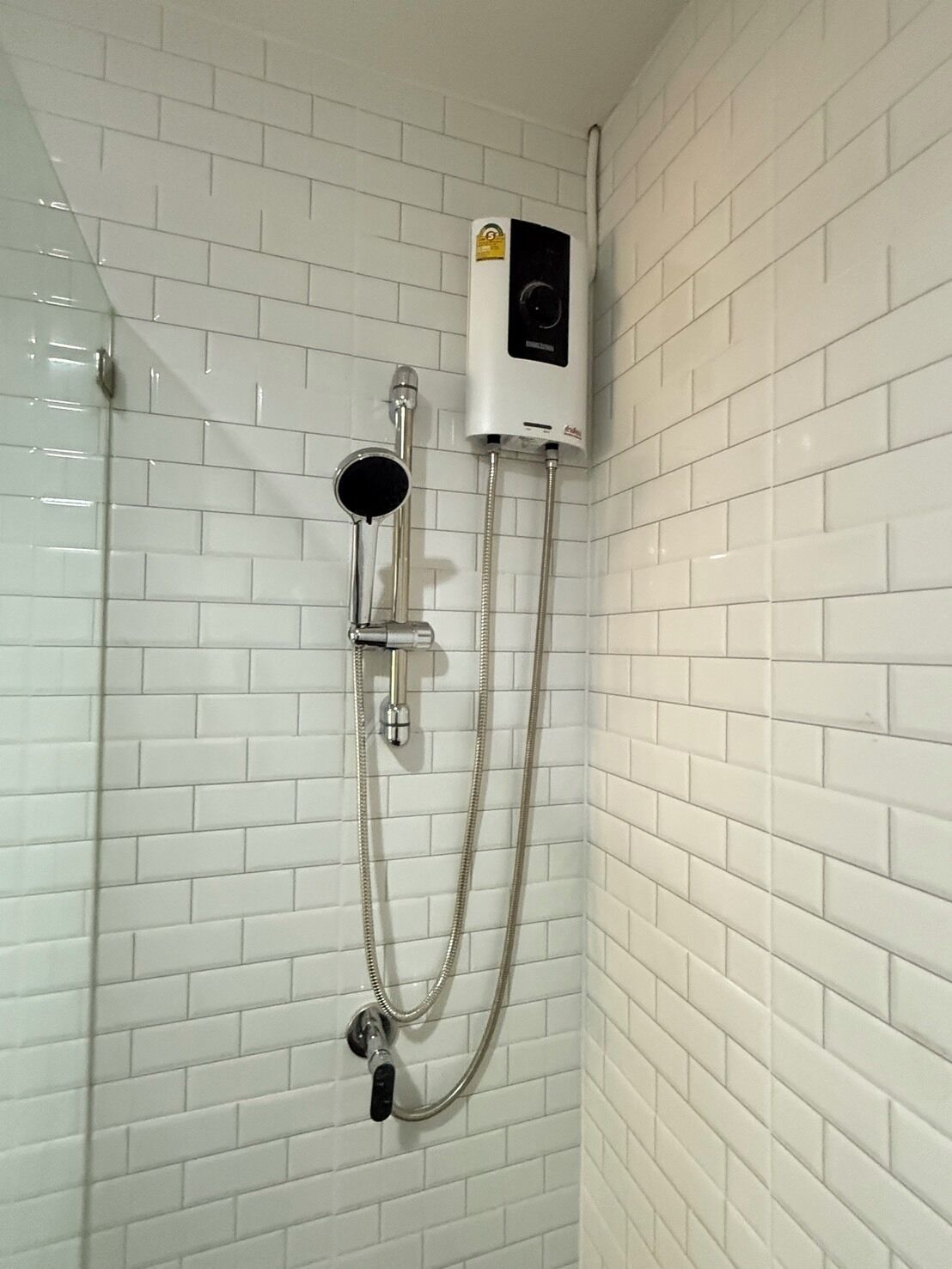 Ντουζιέρα, πετσέτες, Σαπούνι, Σαμπουάν