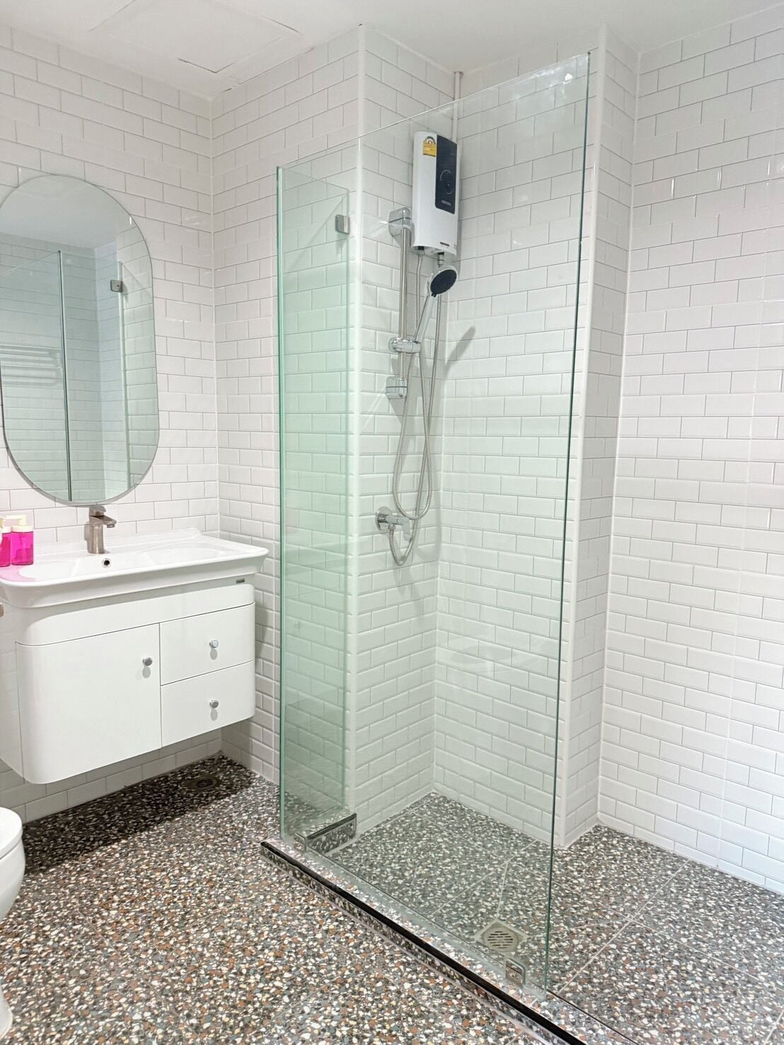 Shower, towels, soap, shampoo