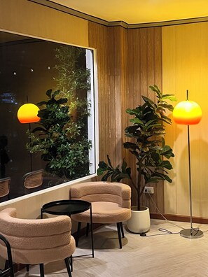 Reception - Luck Hotel Huai Khwang MRT Ratchada (Bangkok)