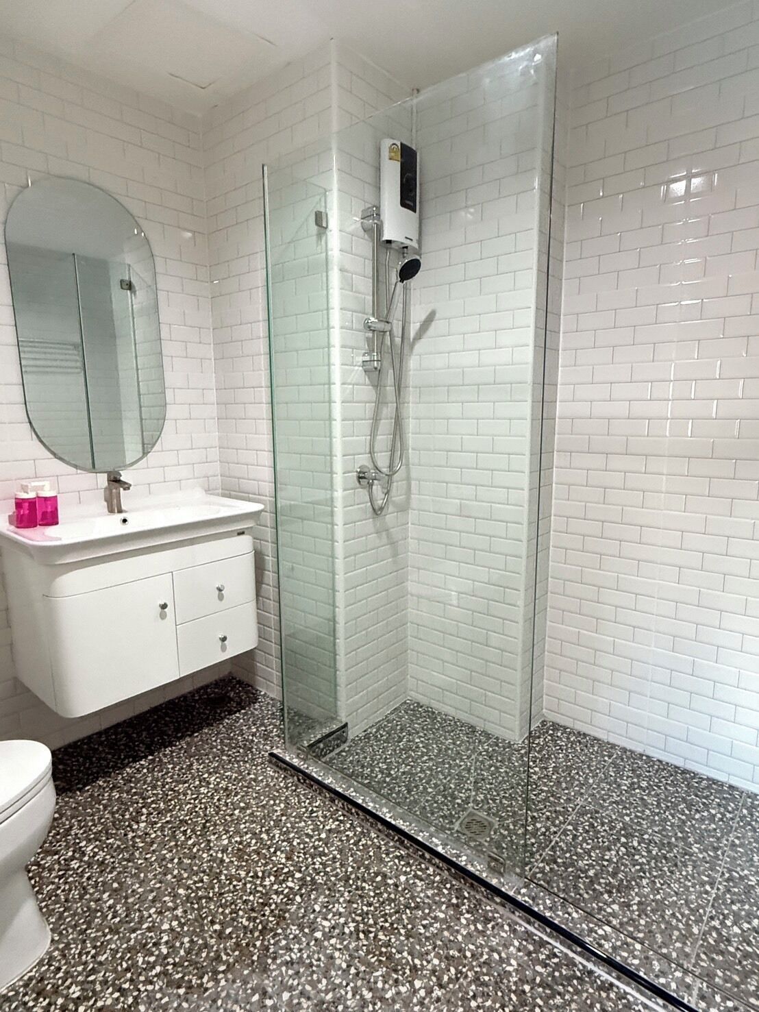 Shower, towels, soap, shampoo