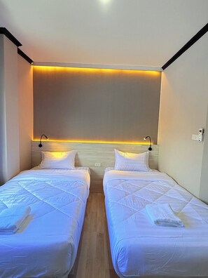 Standard Twin Room, City View | Free WiFi - Luck Hotel Huai Khwang MRT Ratchada (Bangkok)