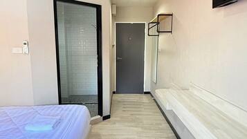 Standard Twin Room, City View | Wi-fi percuma