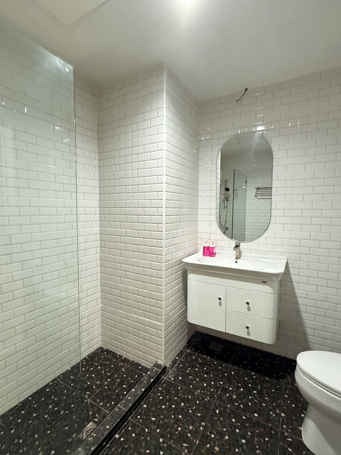 تجهيزات دش، مناشف، صابون، شامبو