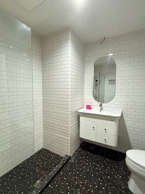 Dusche, Handtücher, Seife, Shampoo