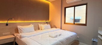 Luck Hotel Huai Khwang MRT Ratchada