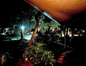 Huis, 2 slaapkamers, roken, patio | Terrein van de accommodatie