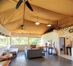 House, 2 Bedrooms, Smoking, Patio | Living room