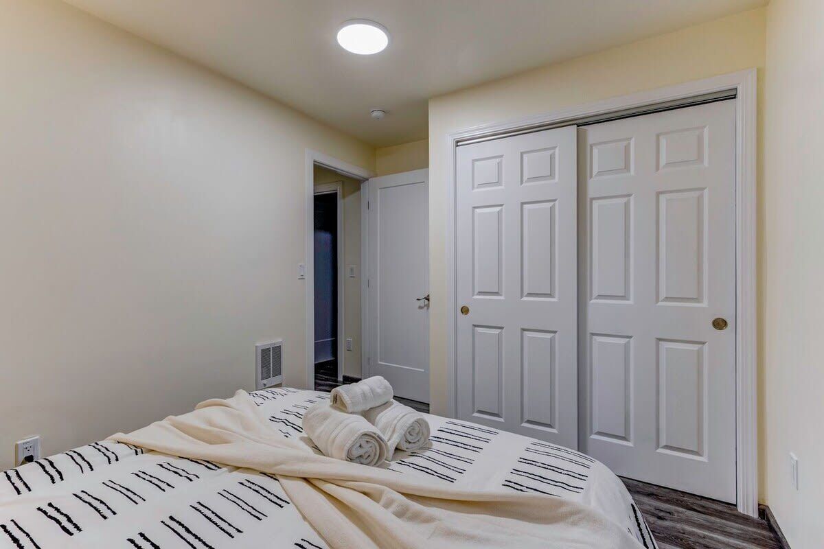 3 bedrooms, desk, iron/ironing board, free WiFi