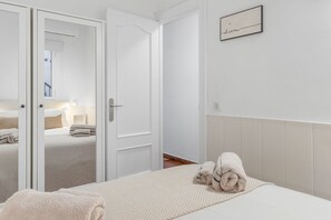 2 dormitorios, tabla de planchar con plancha, wifi y ropa de cama