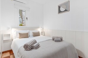 Iron/ironing board, WiFi, bed sheets