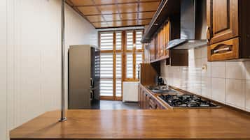 Apartment, Balcony, City View | Private kitchen | Griddle, dining tables