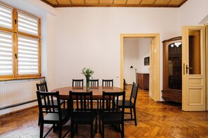 Apartment, Balkon, Stadtblick | Wohnbereich