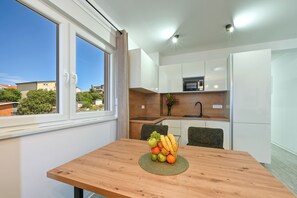 Deluxe Apartment, Balcony, Partial Sea View | Private kitchen | Fridge, microwave, oven, stovetop