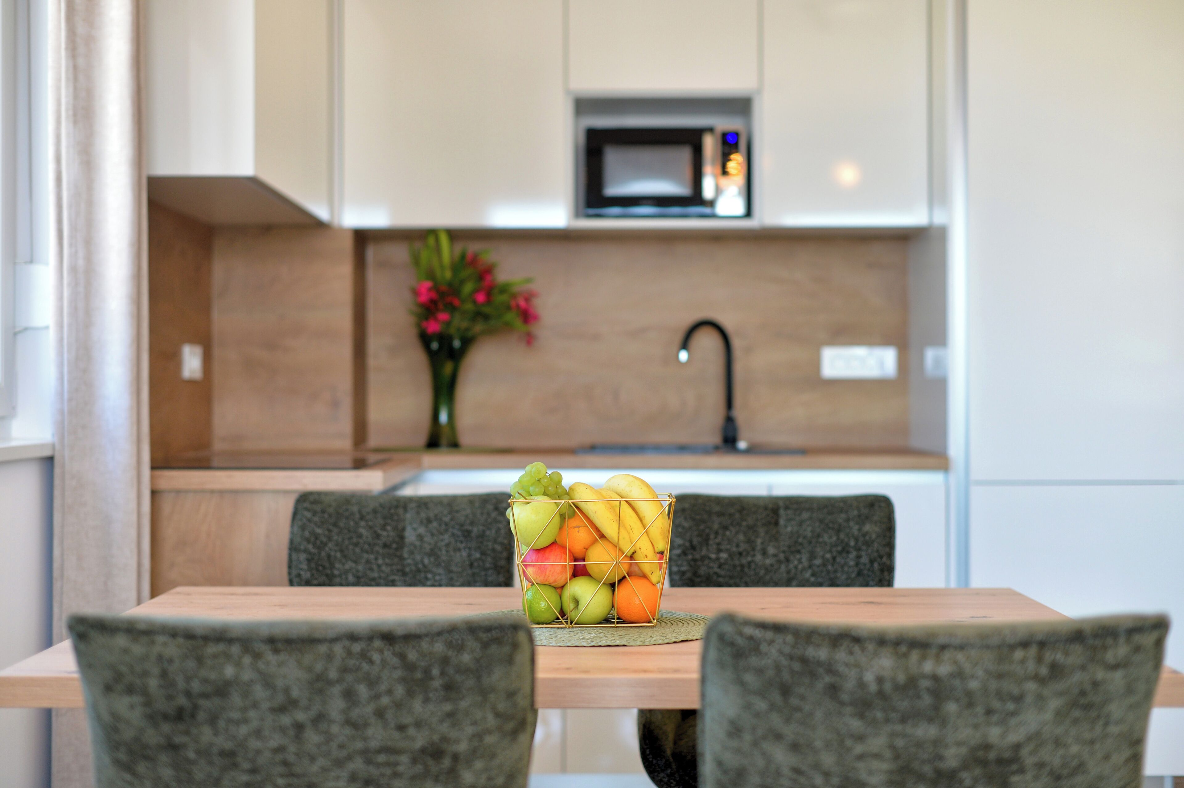 Deluxe Apartment, Balcony, Partial Sea View | In-room dining