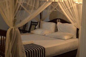 Tabla de planchar con plancha, wifi y ropa de cama 