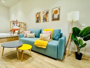 TV - Stylish Studio near City Center (València)