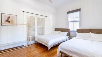 3 bedrooms, iron/ironing board, WiFi, bed sheets