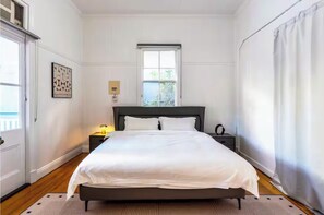 3 bedrooms, iron/ironing board, WiFi, bed sheets - The Hunt House – Heritage Charm, Prime Location (Hamilton)