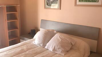 Iron/ironing board, WiFi