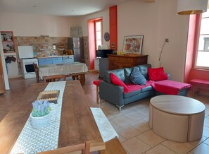 Interior - Holiday Home "Galy" with Mountain View, Private Garden and Wi-Fi (Cazeaux de Larboust)
