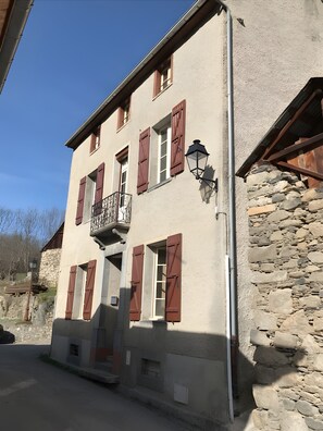 Exterior - Holiday Home "Galy" with Mountain View, Private Garden and Wi-Fi (Cazeaux de Larboust)