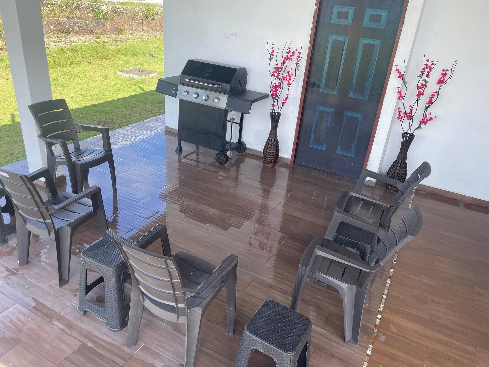 Casa, 2 habitaciones, con acceso para personas discapacitadas, balcón | Área de sala de estar | Consola de videojuegos y libros 