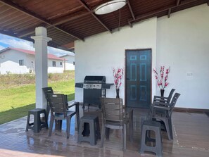 Huis, 2 slaapkamers, balkon, uitzicht op bergen | Woonruimte | Boeken