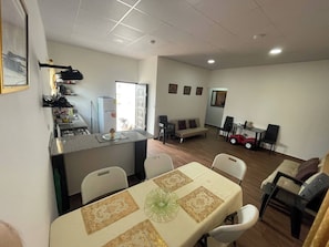 Hus - 2 sovrum - tillgÀnglighetsanpassat - balkong | Restauranger