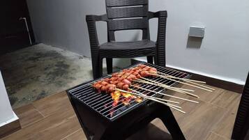 House, 2 Bedrooms, Balcony, Mountain View | BBQ/picnic Area