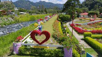 House, 2 Bedrooms, Balcony, Mountain View | Property grounds