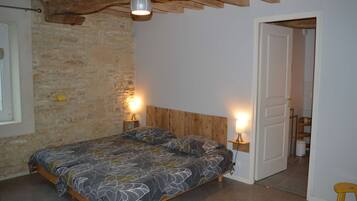 6 chambres, fer et planche à repasser, Wi-Fi, draps fournis
