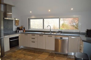 Réfrigérateur, micro-ondes, four, lave-vaisselle