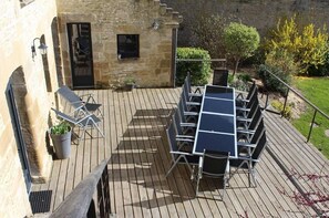 Outdoor dining - My family home, 18th century barn, garden (Colombiers-sur-Seulles)