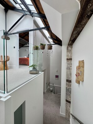 المنشأة من الداخل