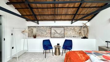 Iron/ironing board, Internet, bed sheets