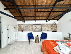 Iron/ironing board, Internet, bed sheets