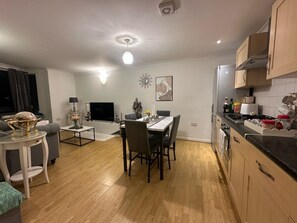 Apartment, 2 Schlafzimmer, barrierefrei, Raucher | Esszimmer