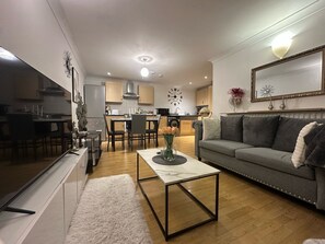 Apartment, 2 Schlafzimmer, barrierefrei, Raucher | Wohnzimmer