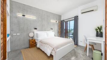 Comfort Apartment, Sea View | Blackout drapes, iron/ironing board, free WiFi